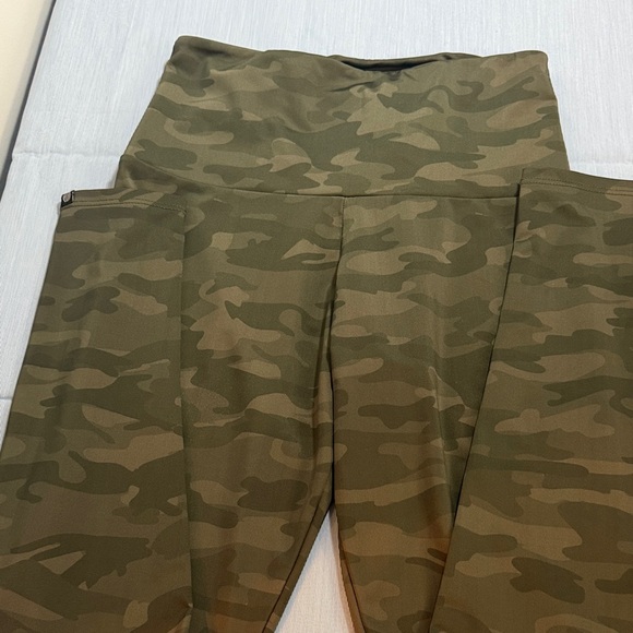 Onzie Olive Camo High-Waisted Leggings - Picture 1 of 4